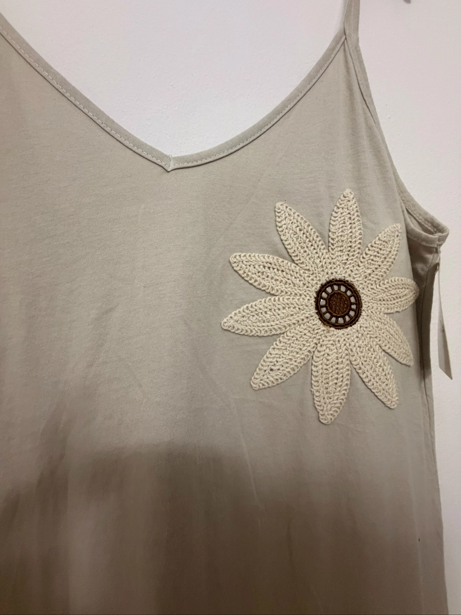 Embroidered floral cotton dress with raffia – photo 2